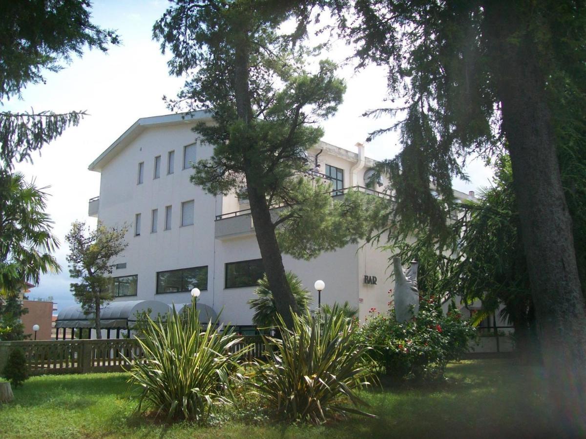 Hotel Du Parc Atri Dış mekan fotoğraf