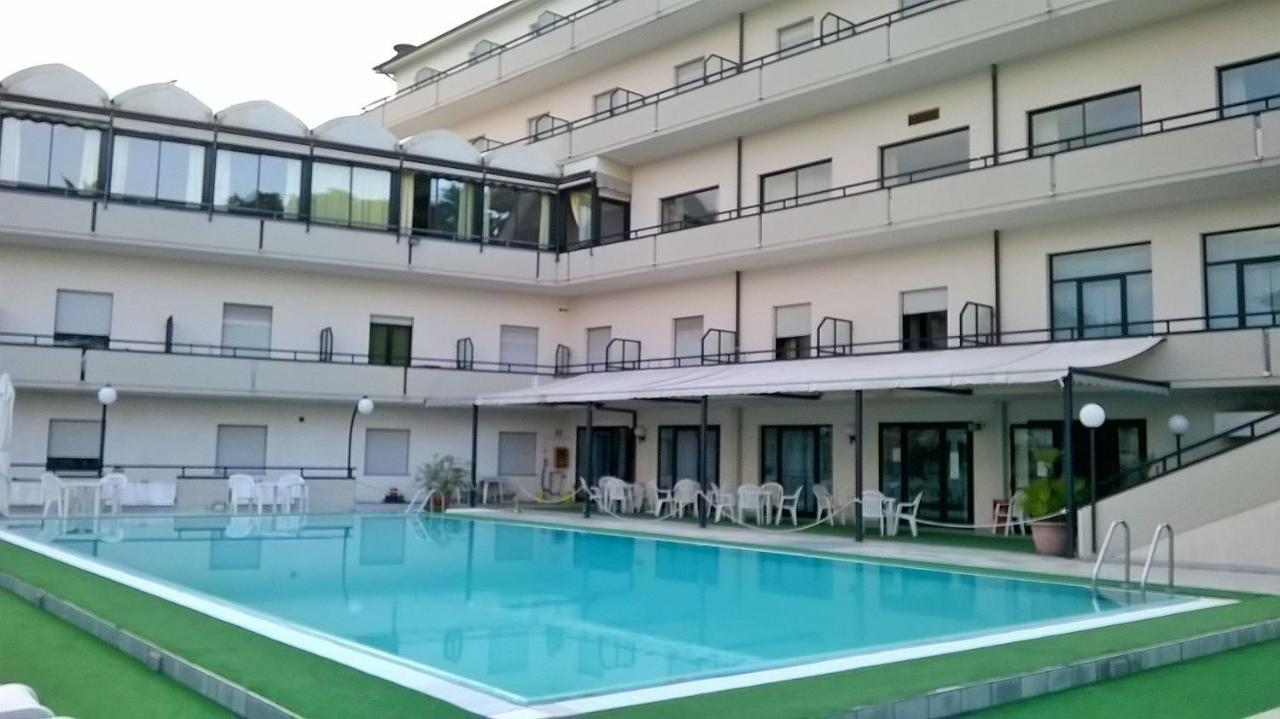 Hotel Du Parc Atri Dış mekan fotoğraf