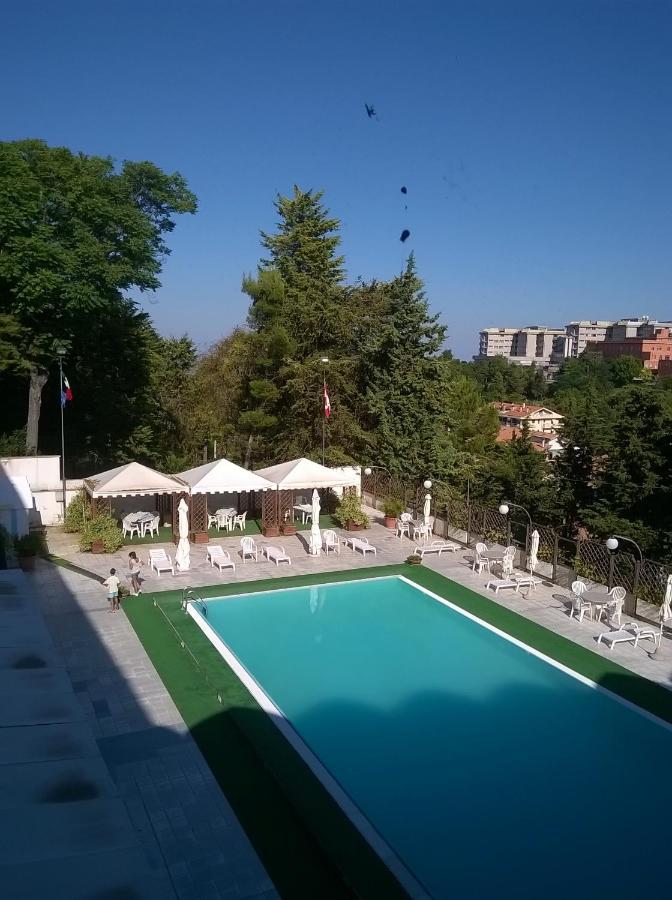 Hotel Du Parc Atri Dış mekan fotoğraf