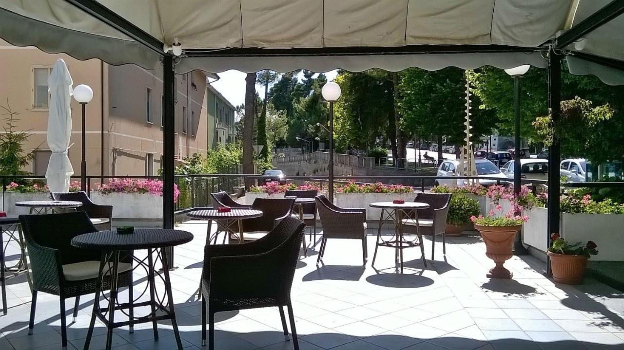 Hotel Du Parc Atri Dış mekan fotoğraf