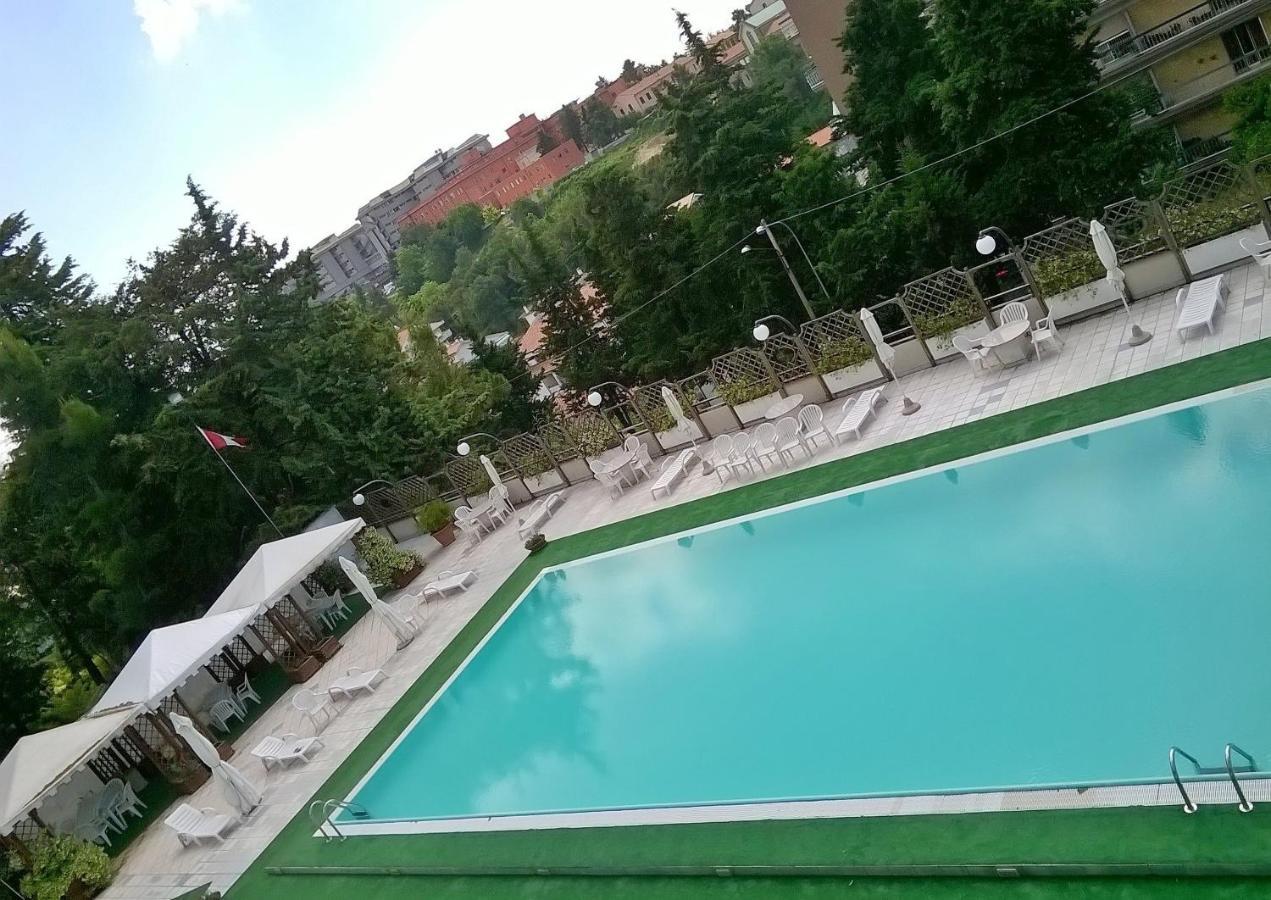 Hotel Du Parc Atri Dış mekan fotoğraf